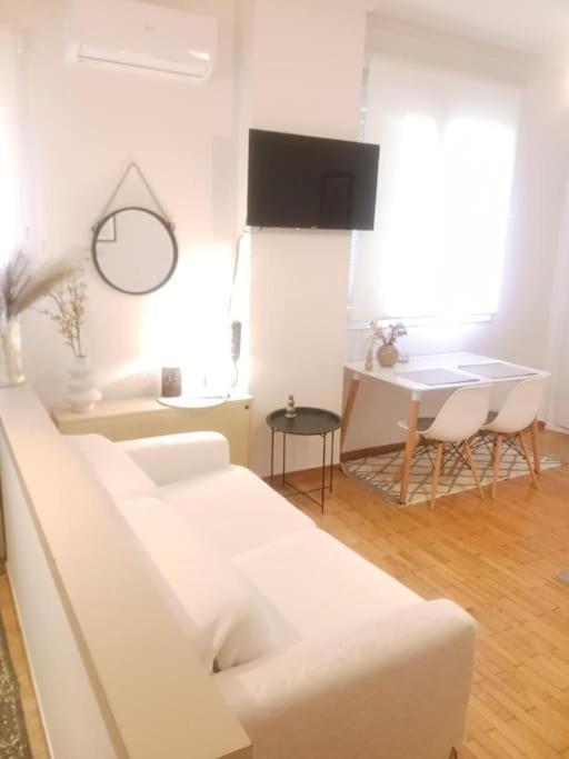 יואנינה Beautiful Downtown Studio! מראה חיצוני תמונה